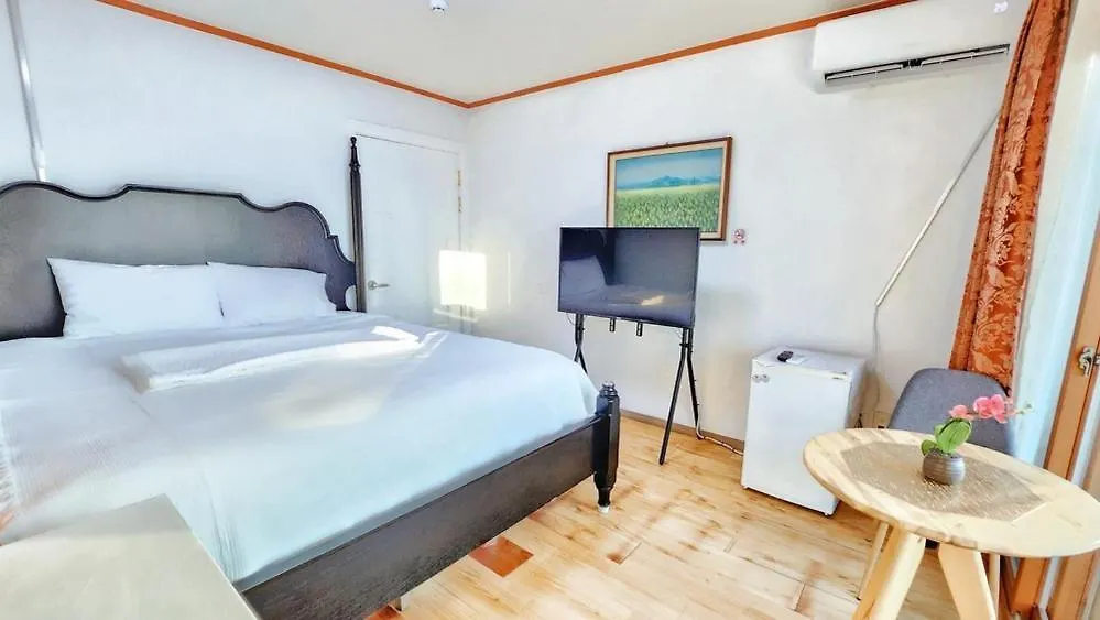 Jeju Yongdam House Hotel
