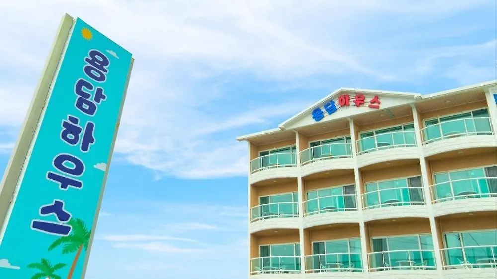 Jeju Yongdam House Hotel 0*,