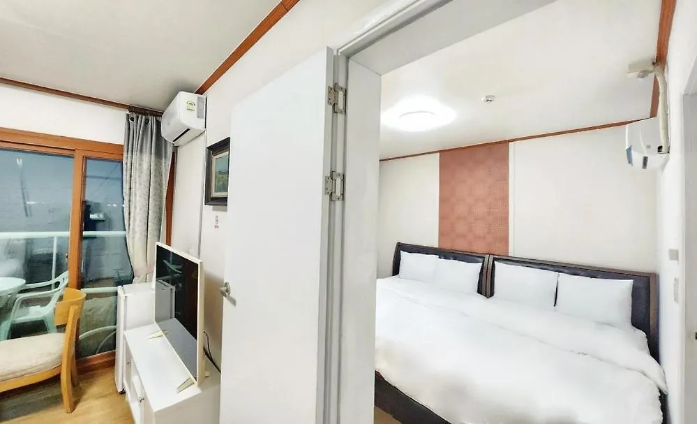 Jeju Yongdam House Hotel
