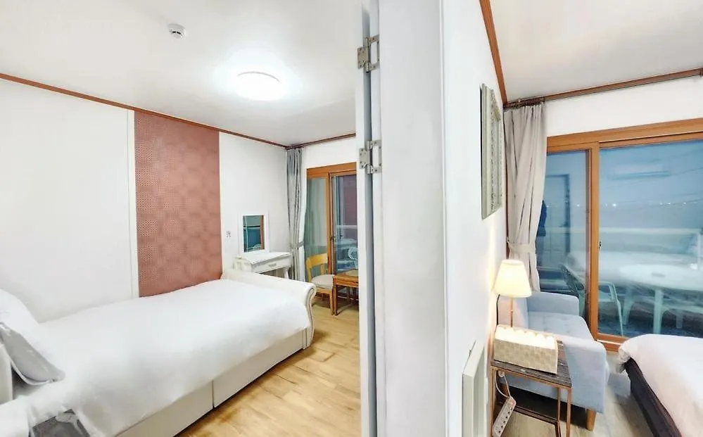 Jeju Yongdam House Hotel 0*,