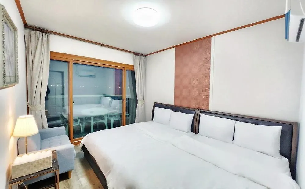 Konukevi Jeju Yongdam House Otel